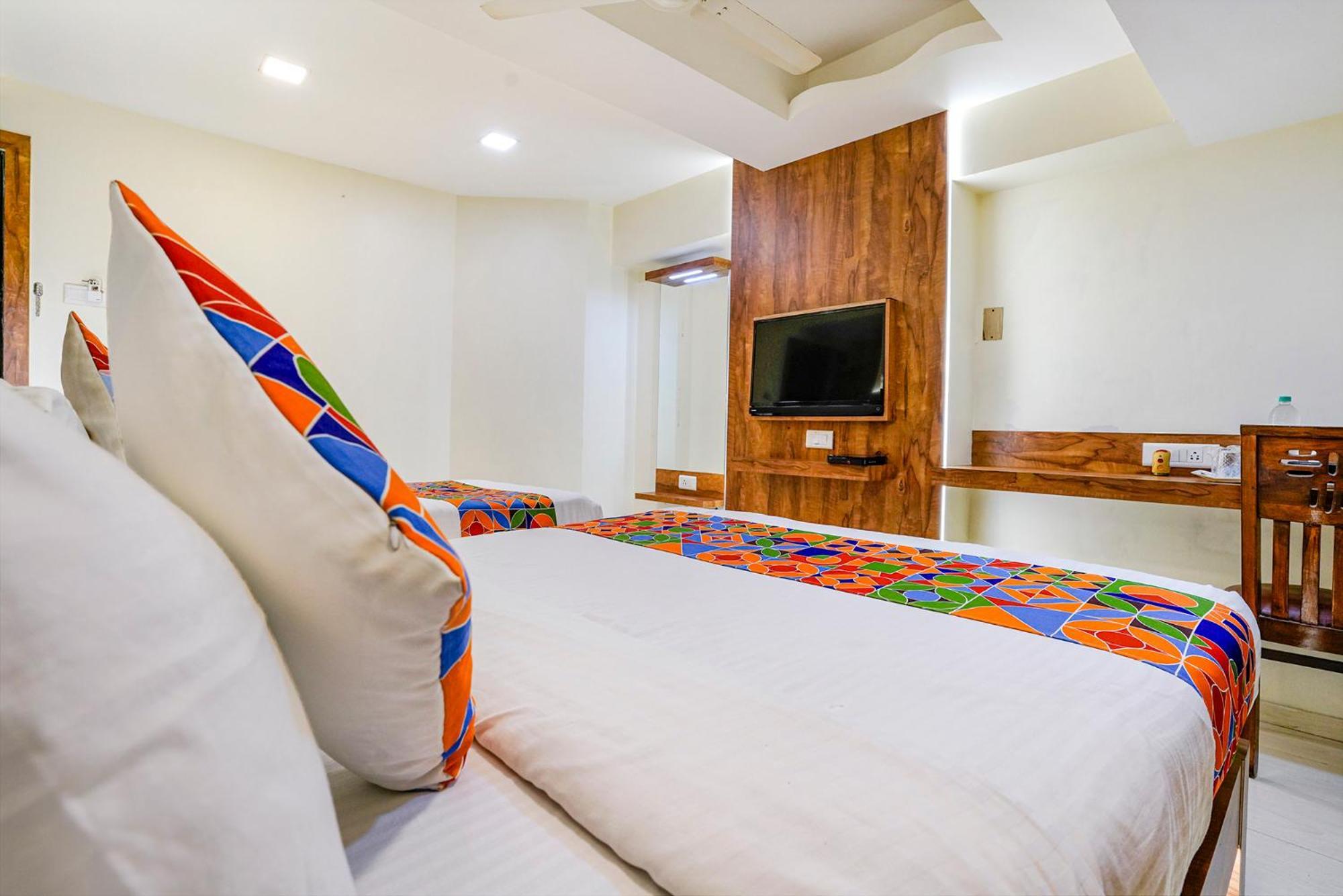 Fabexpress Amber Corp Inn - Nr Nesco Exhibition Center Mumbai Ngoại thất bức ảnh