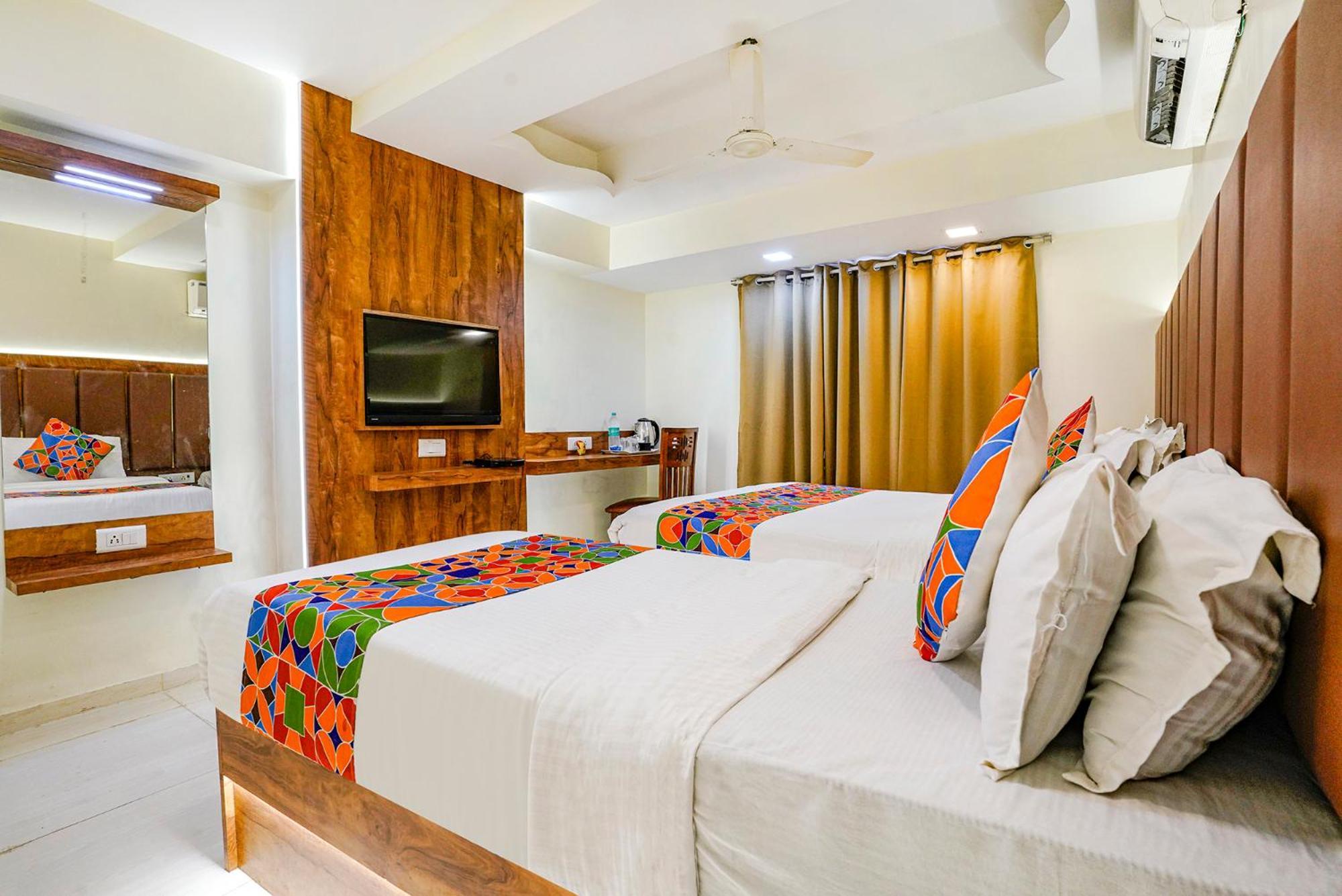 Fabexpress Amber Corp Inn - Nr Nesco Exhibition Center Mumbai Ngoại thất bức ảnh