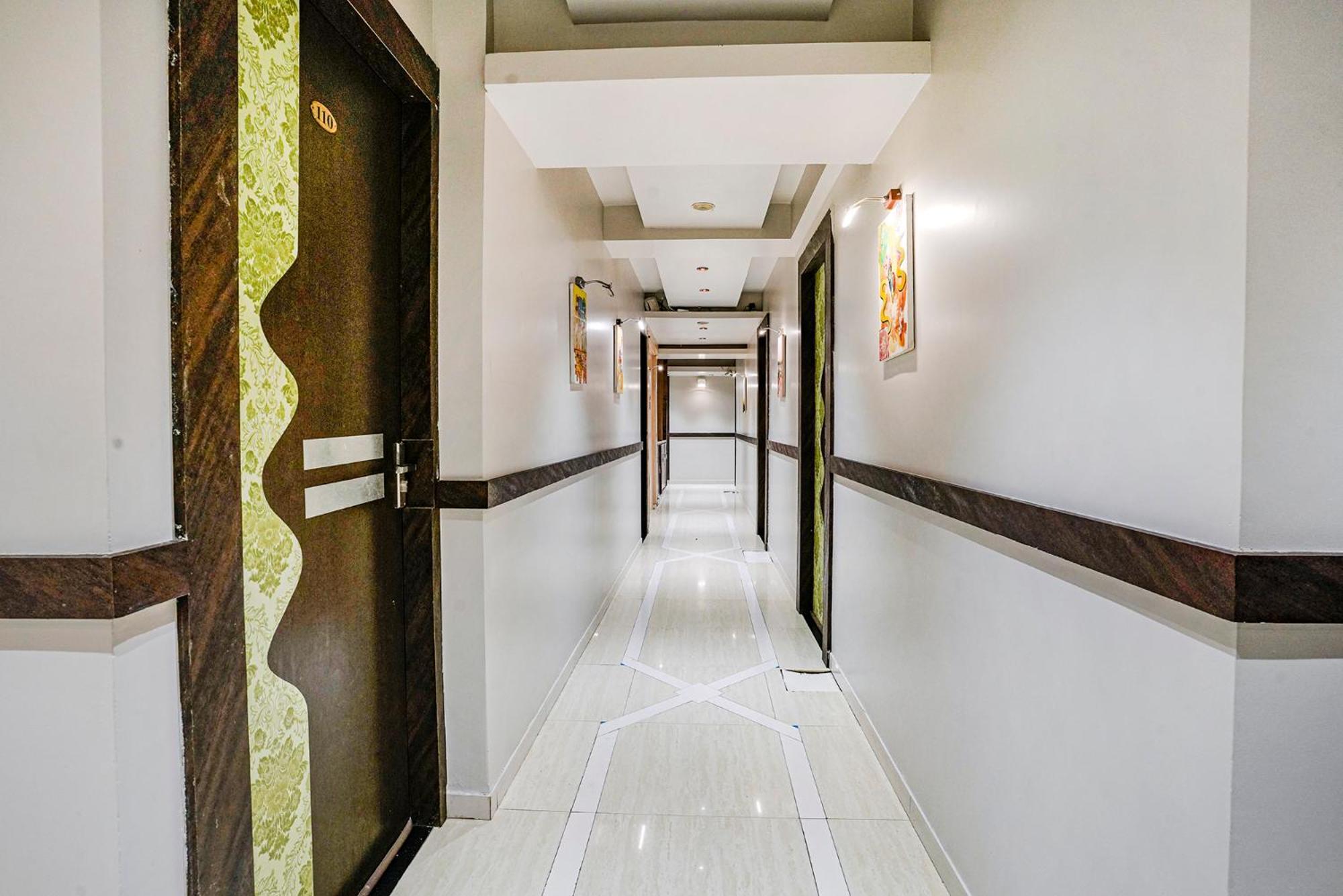 Fabexpress Amber Corp Inn - Nr Nesco Exhibition Center Mumbai Ngoại thất bức ảnh